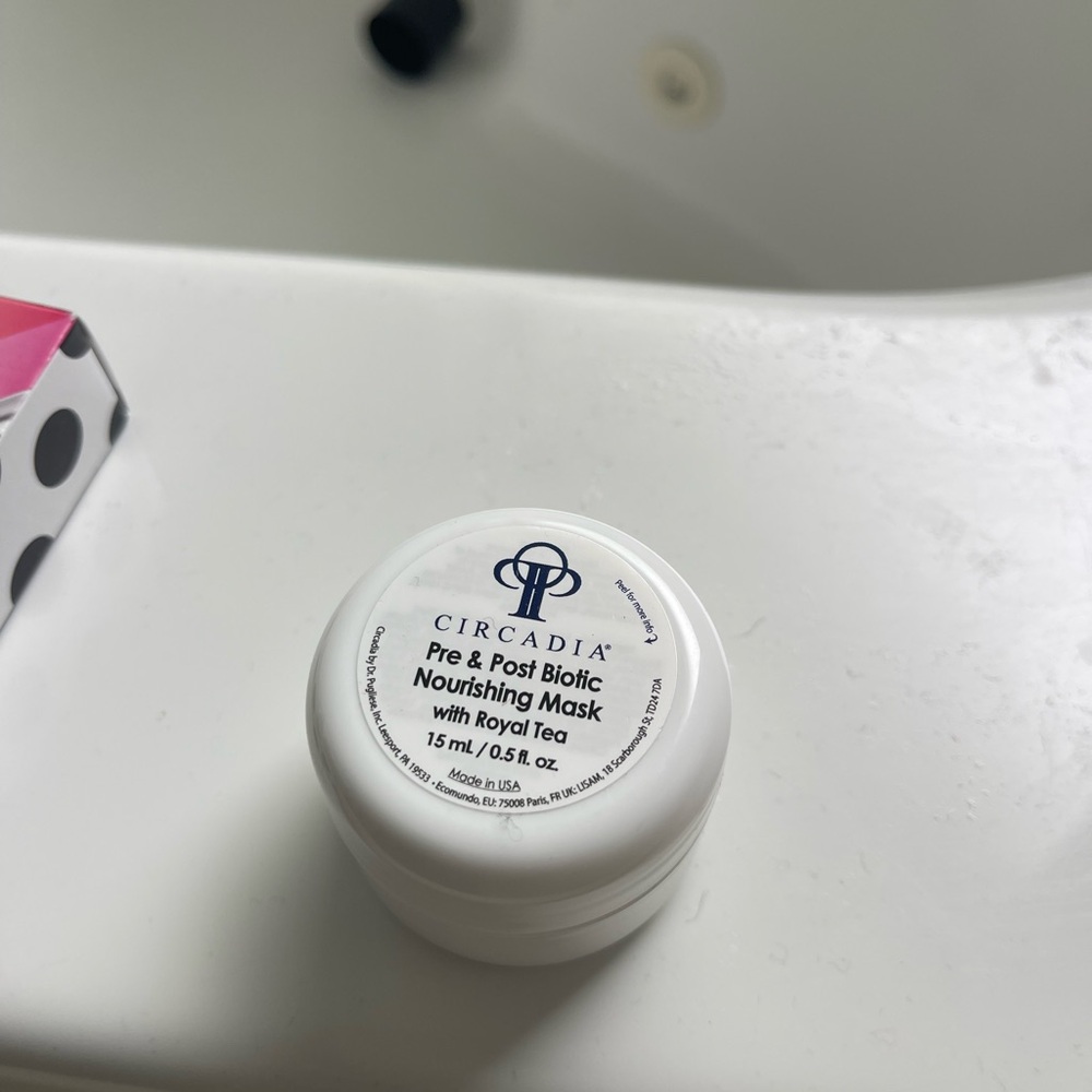 Circadia Pre & Post Biotic Nourishing Mask - White